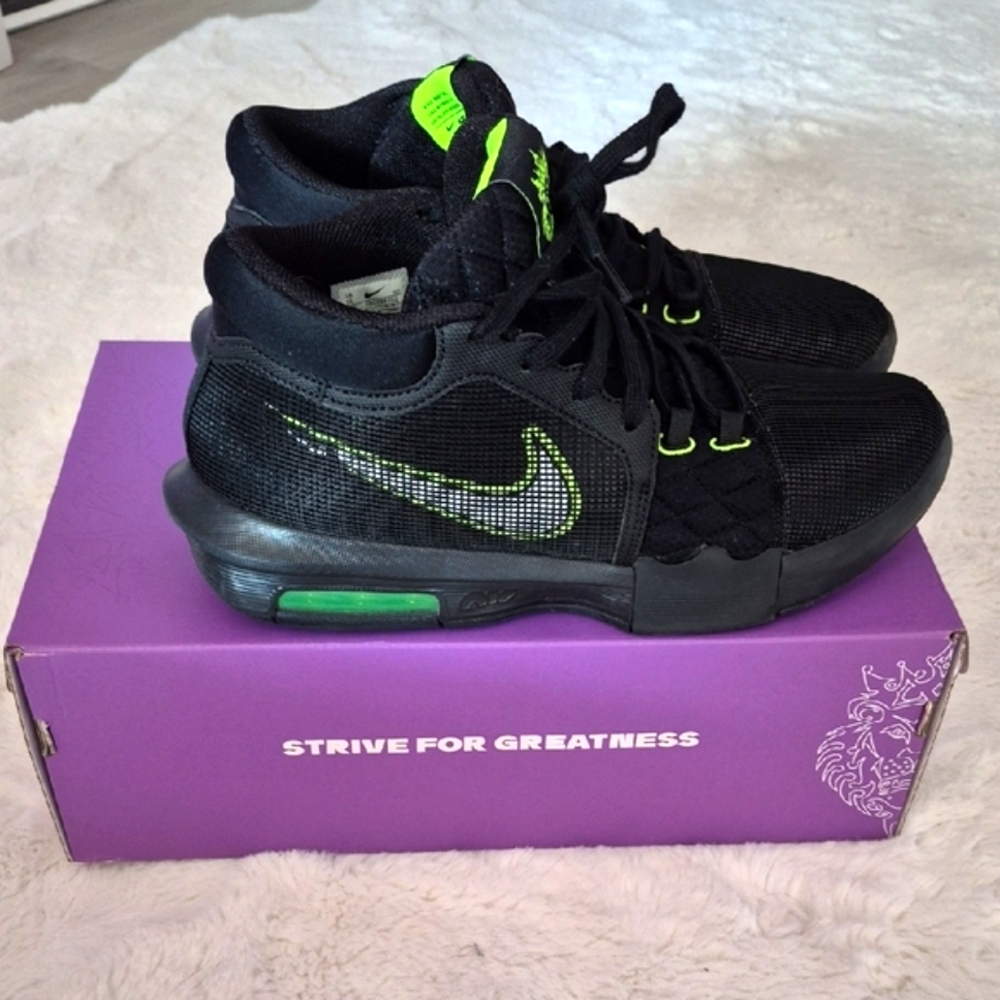Nike Lebron Witness VIII Men's Basketball Shoes Sz 11 In BOX